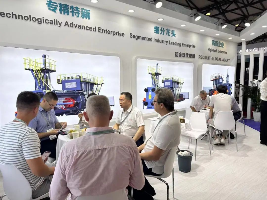 高效、節(jié)能、穩(wěn)定！萬(wàn)格士新型高端擠壓機(jī)上海鋁展備受矚目